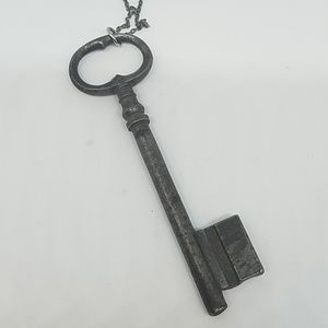 GASOLINE GLAMOUR Accessories - Large heavy antique key necklace links chain new GASOLINE GLAMOUR Accessories - Large heavy antique key necklace links chain new